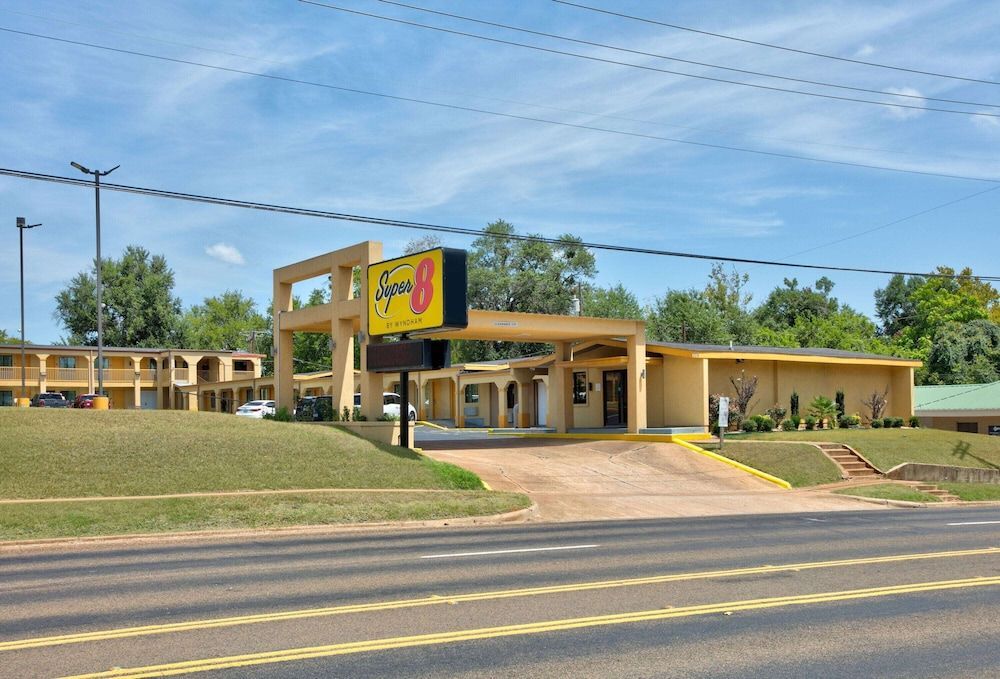 Super 8 by Wyndham Palestine TX 1
