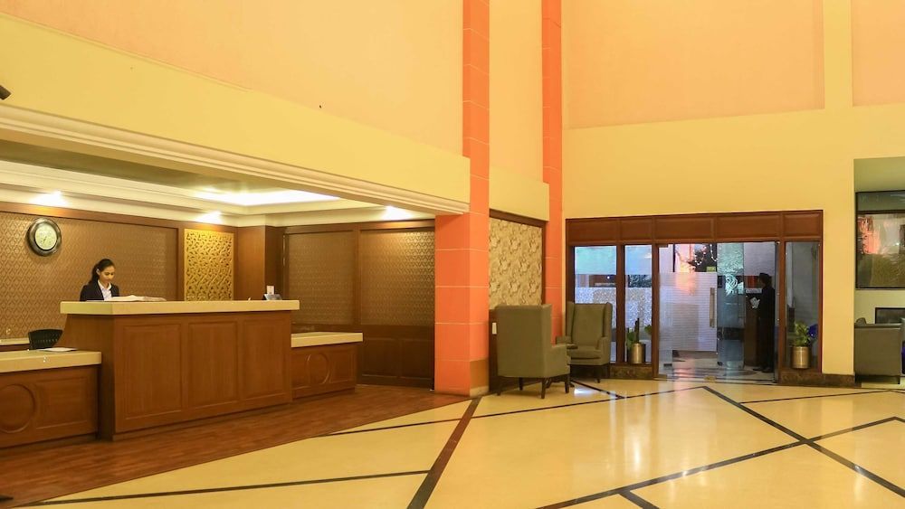 Dee Marks Airport Hotel & Resorts 2