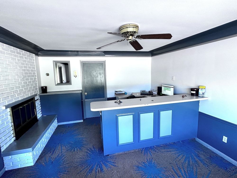 Budget Host Inn Manistique 2
