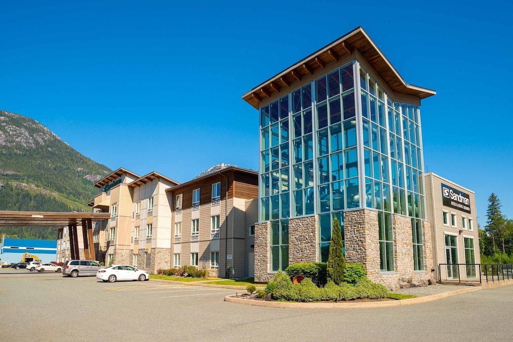 Sandman Hotel and Suites Squamish 1