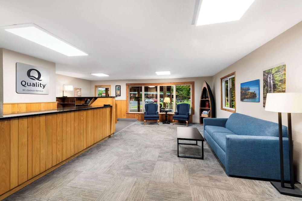 Quality Inn & Suites Munising 2