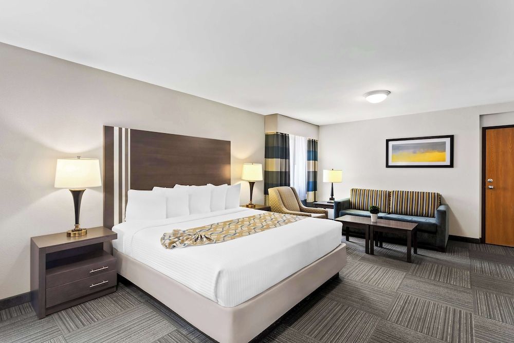 Best Western Naperville Inn 1