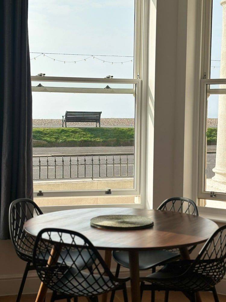 Beautiful 2 Bed Apartment on Beach by Urban Roost 2