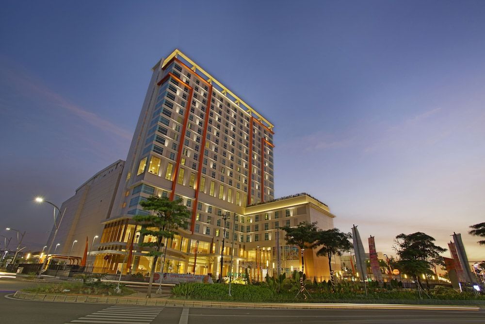 HARRIS Hotel & Conventions Bekasi 1