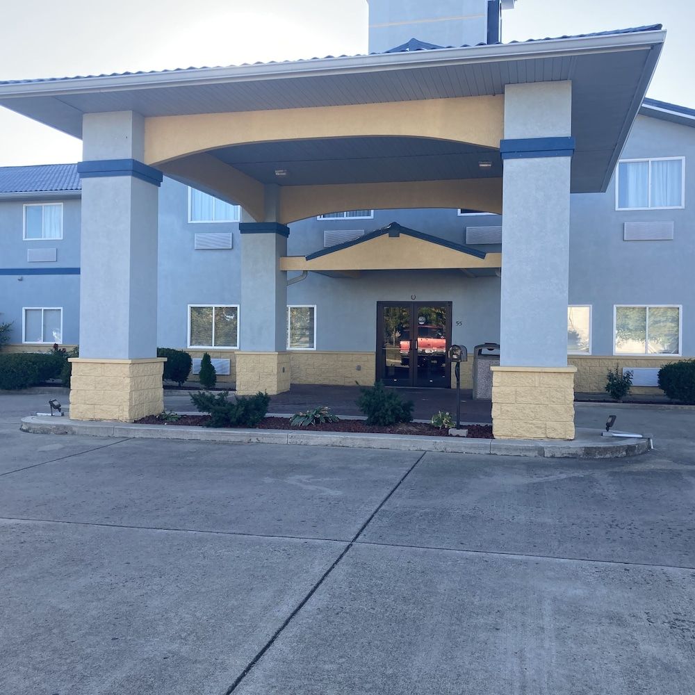 Super 8 by Wyndham Martinsville 1
