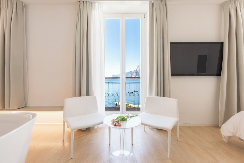 Hotel Lago Di Garda 1
