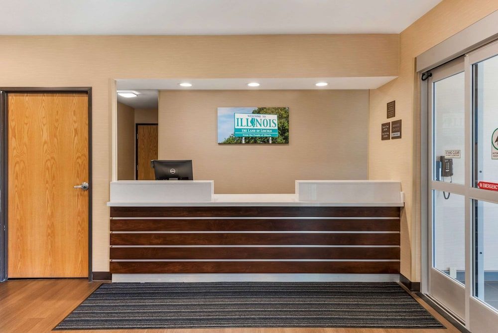 Comfort Inn & Suites near Route 66 1