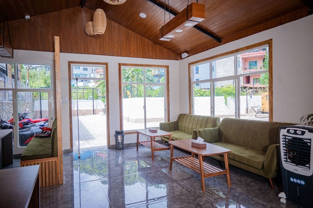 Majestic Lake Front Hotel & Suites 2