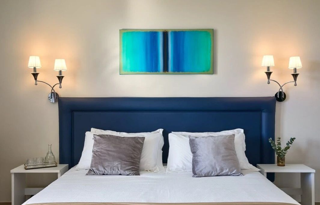 Golden Hotel 1
