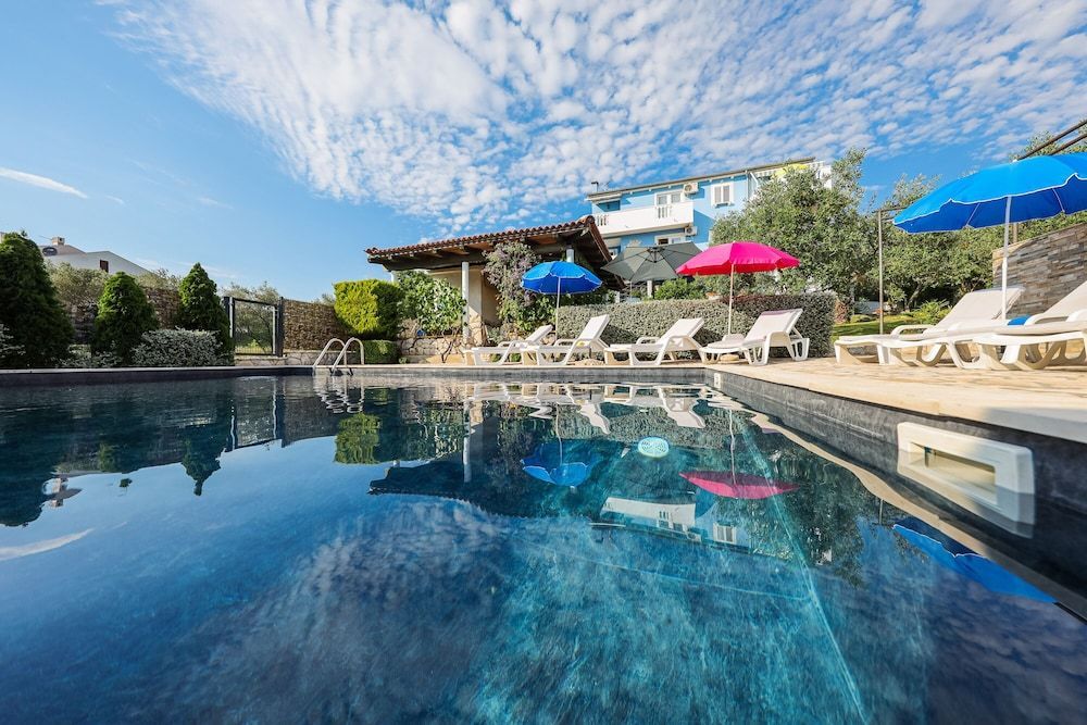 Luton Apartment Zadar Kozino Heating Pool & Jacuzzi 1