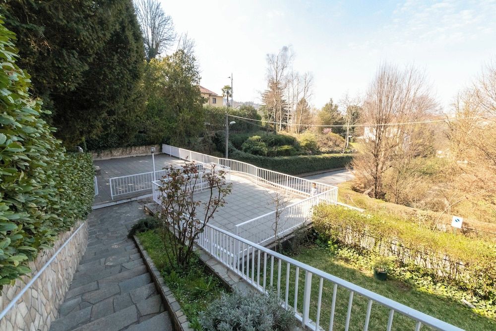 Guesthost - Charming Apt With Parking! 1