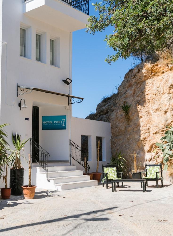 Hotel Port 7- Boutique Collection 1
