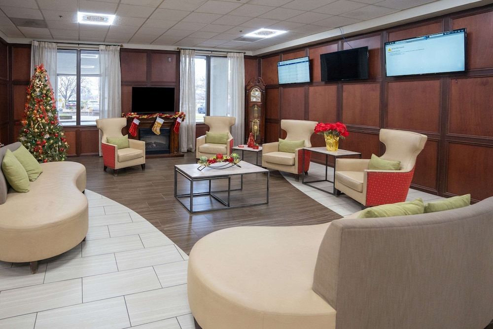 Clarion Hotel Detroit Metro Airport 2