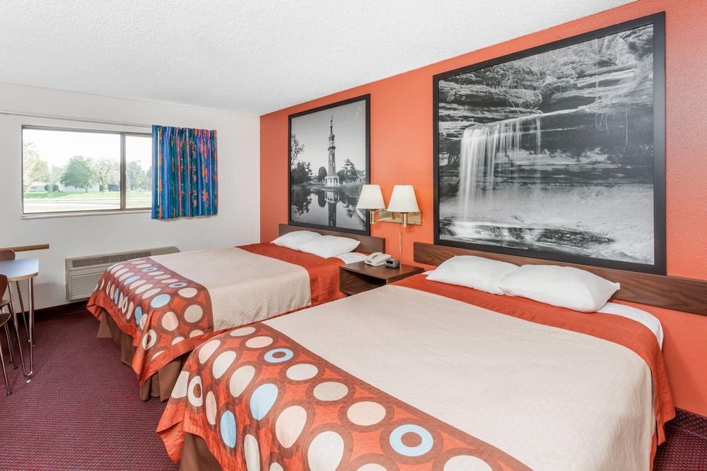Super 8 by Wyndham Washington/Peoria Area 2