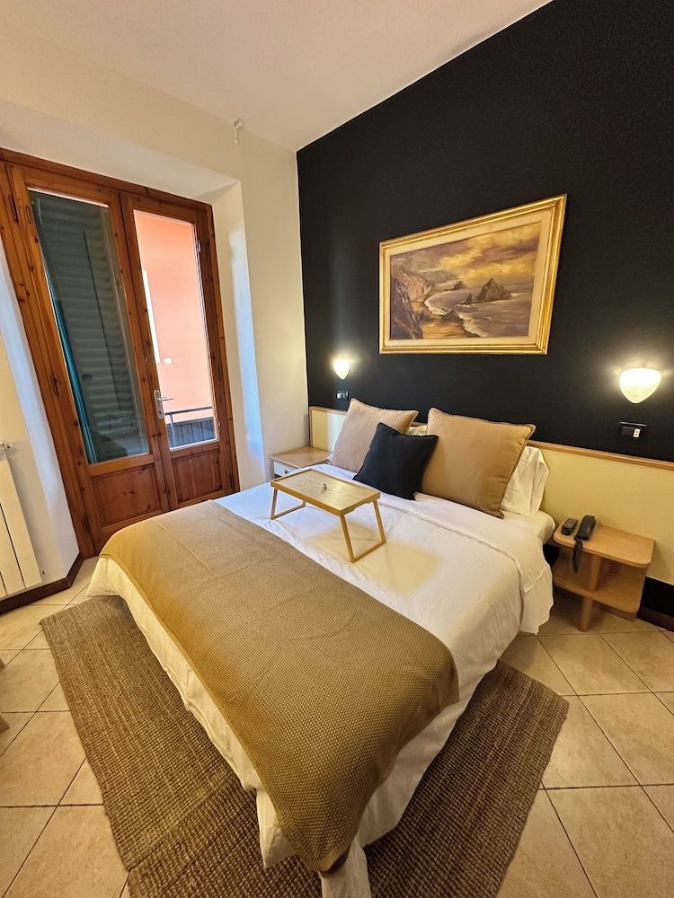 Hotel La Riviera 2