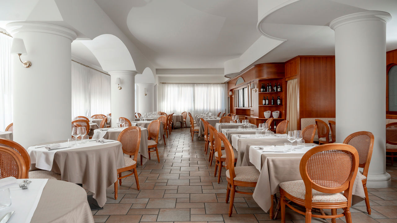 Hotel Trevi Riccione, in centro sul mare con cucina 1