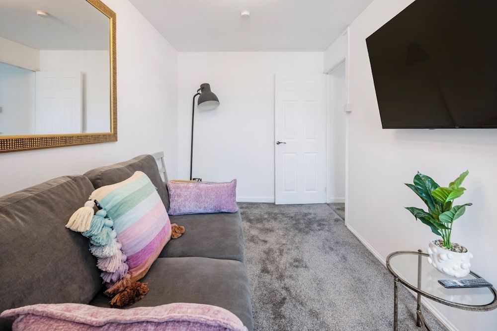 Spacious London stay - 3 Bedroom property 2