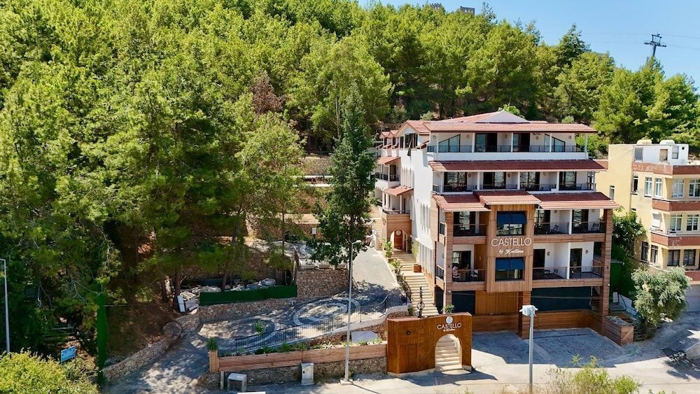 Castello By Mediterra Hotel 1