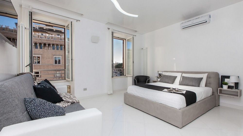 Piazza Venezia White Apartments 1