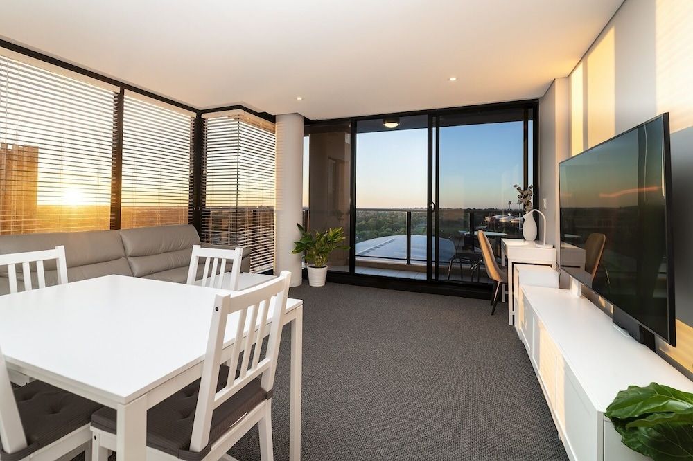 Oaks Adelaide Horizons Suites 1