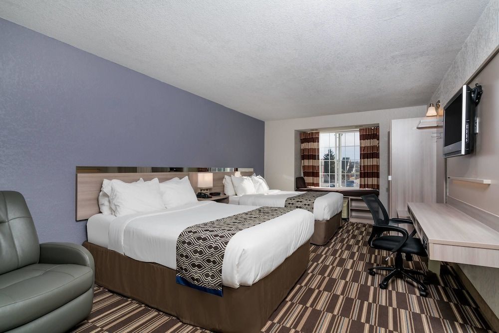 Microtel Inn & Suites by Wyndham Rochester North Mayo Clinic 1