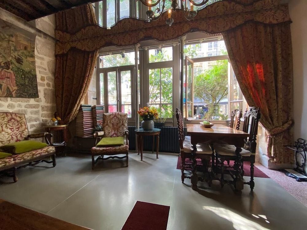 Boutique Hotel de la Place des Vosges 2