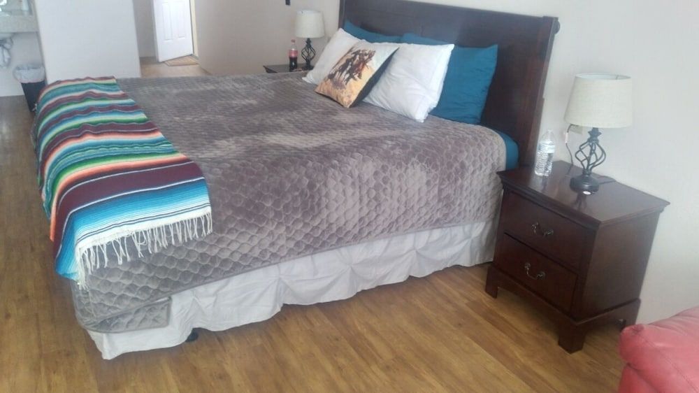 Katie's Cozy Suites 2