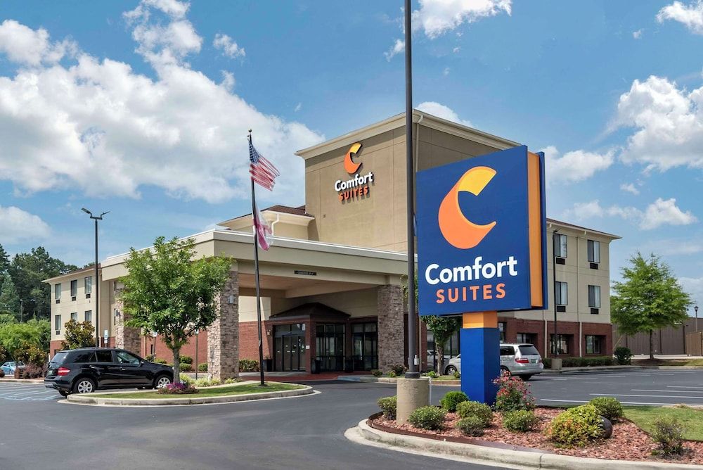 Comfort Suites Pell City near Logan Martin Lake 1