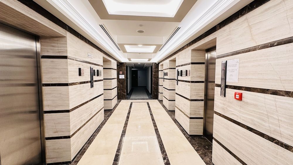 Luxury Spacious Apartment Near Downtown with Balcony and Free Parking by Belvilla 2
