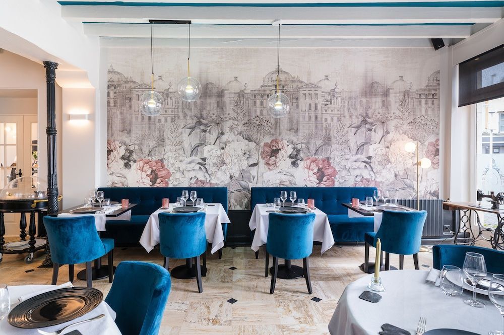 Logis Hotel Restaurant Le Cheval Blanc 1