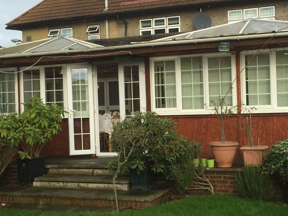 Colnbrook Lodge Guest House 1