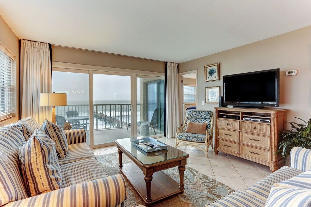 7th Floor, Corner Property on the top Floor With Easy Beach Access Exclusive Fishing Pier 2