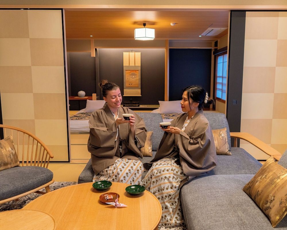 NISHIYAMA RYOKAN Established in 1953 1