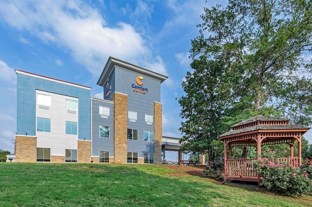 Comfort Suites Palestine 1