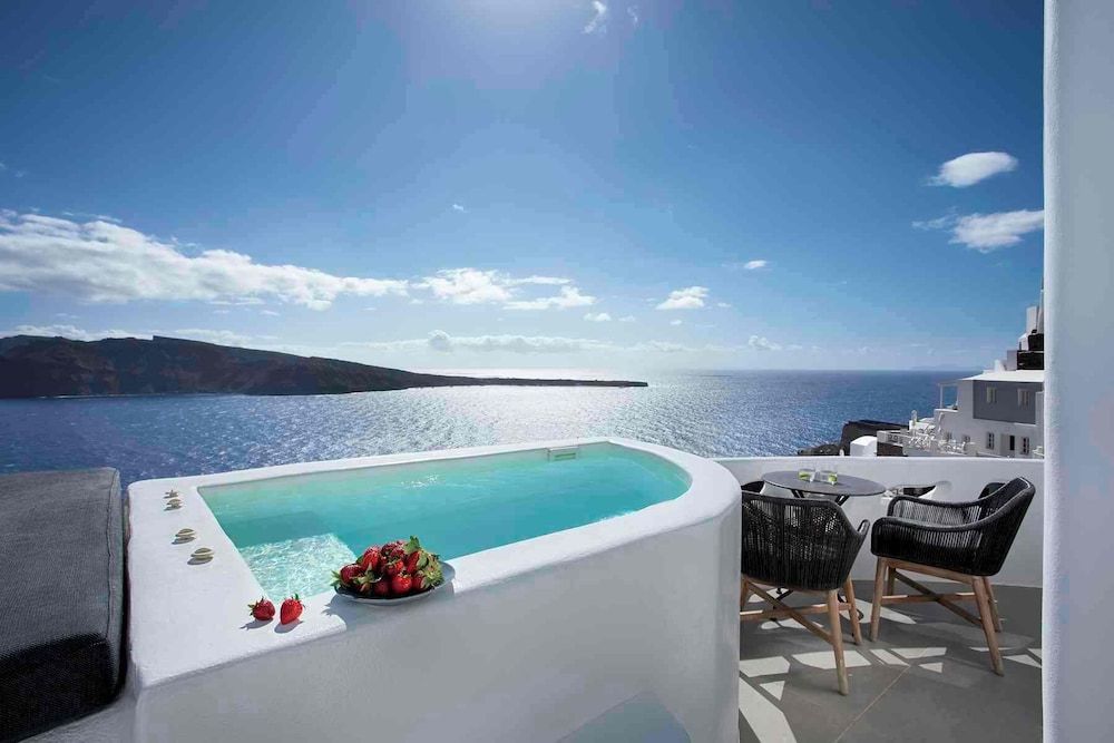ArmonOia Luxury Caves 1