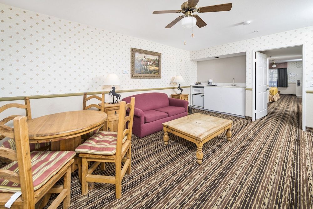 Days Inn by Wyndham Lebec 2