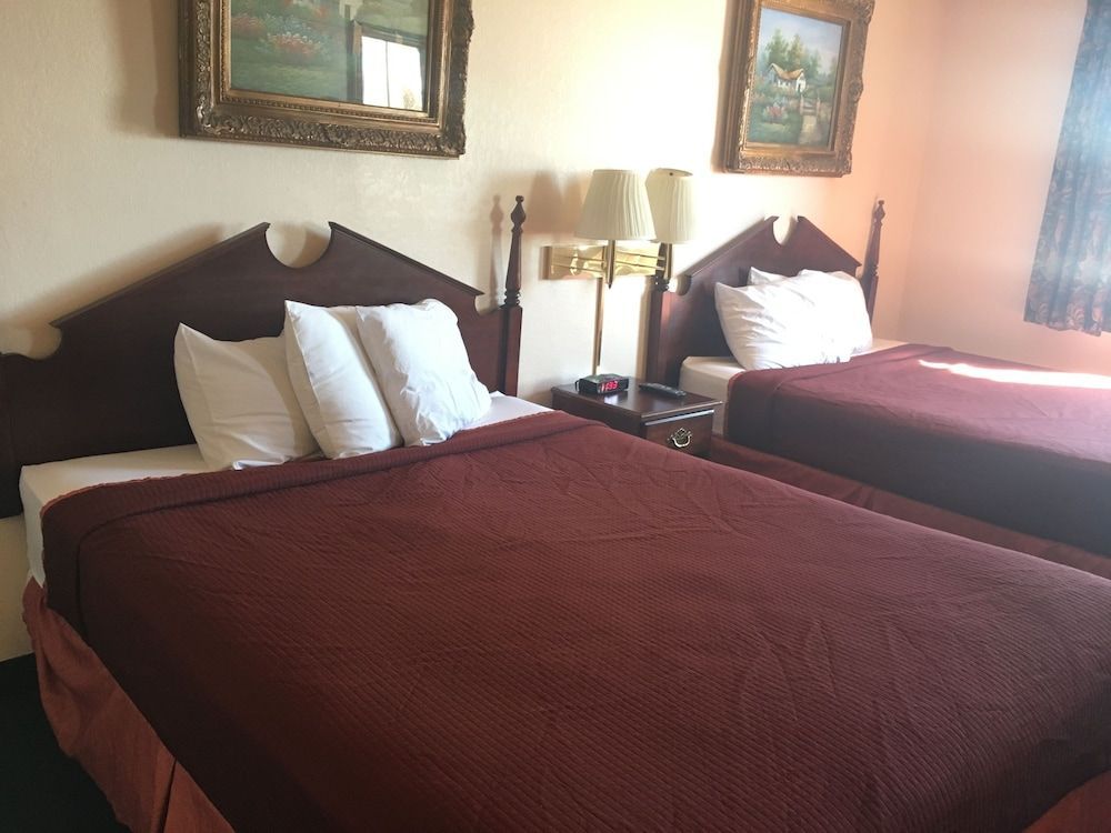Derby Inn & Suites 1
