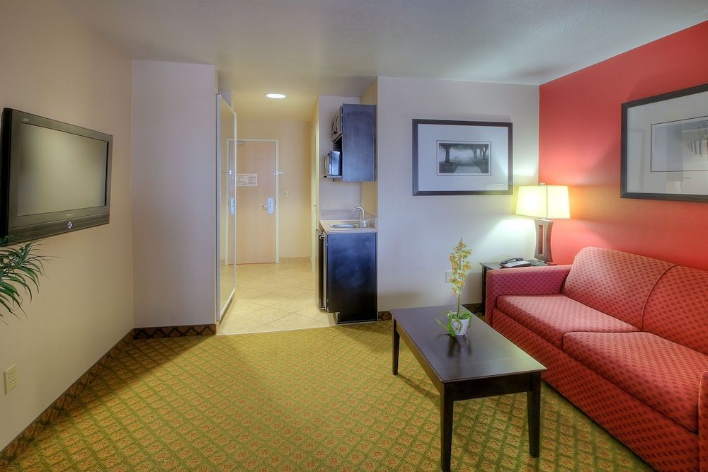Holiday Inn Express & Suites TUCUMCARI by IHG 1
