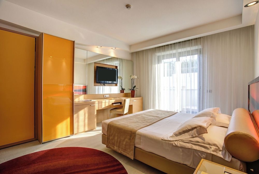 Hotel Waldorf- Premier Resort 2