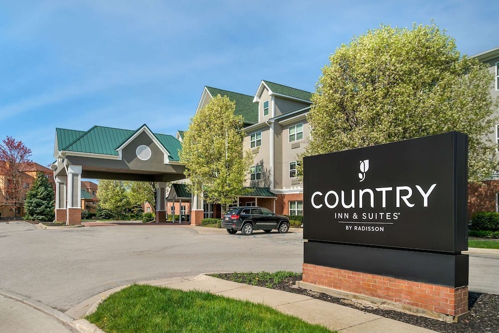 Country Inn & Suites by Radisson, Rossford - Toledo South 1