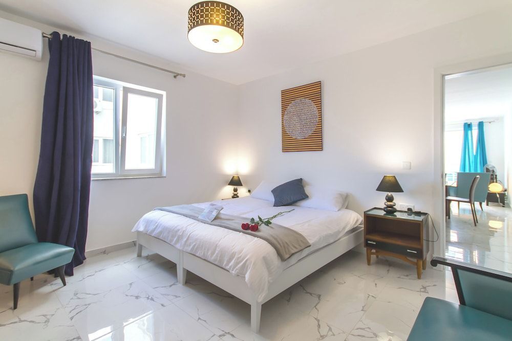 A Sunny Penthouse Modern 2 bdr - Sliema 2