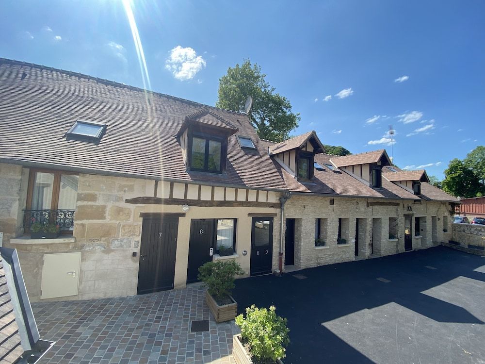 LOGIS - Hôtel & Restaurant Saint Nicolas 1