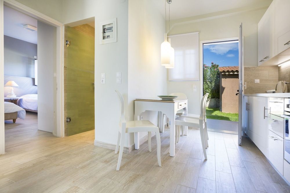 Olive Grove Studios & Apartments 2