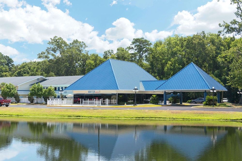 Days Inn by Wyndham Savannah Airport 1