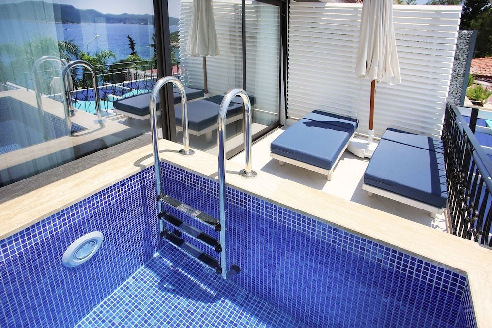 Nur Beach Hotel 1