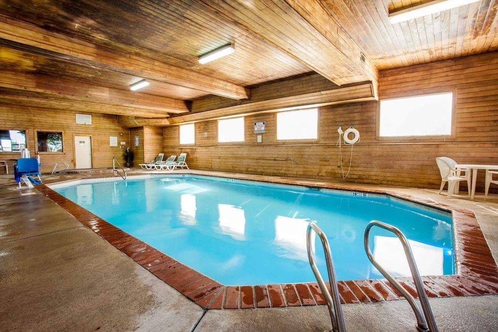 Quality Inn & Suites Vancouver North 1