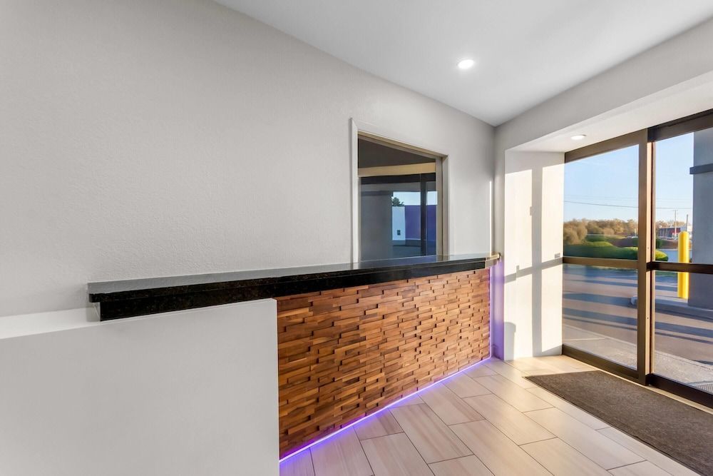 Days Inn by Wyndham Indianapolis East Post Road 2
