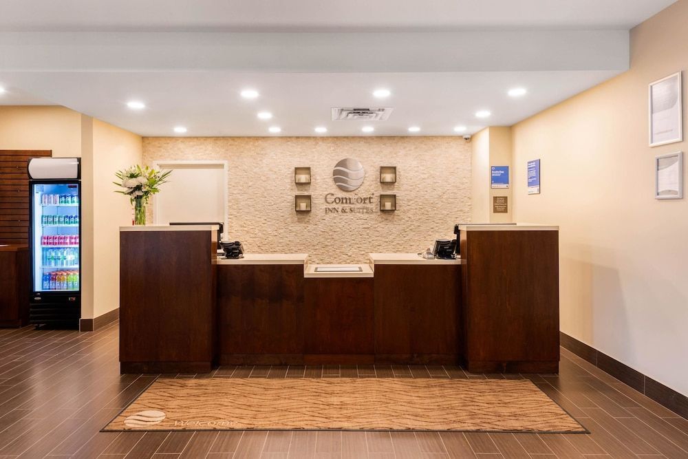 Comfort Inn & Suites 2
