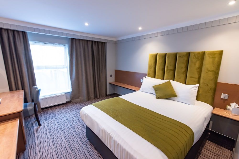 Hogs Back Hotel & Spa Nr Farnham 2