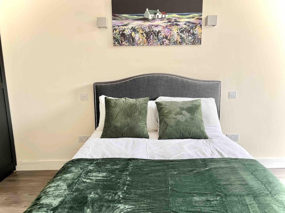 London Riverside Apartment Retreat 2